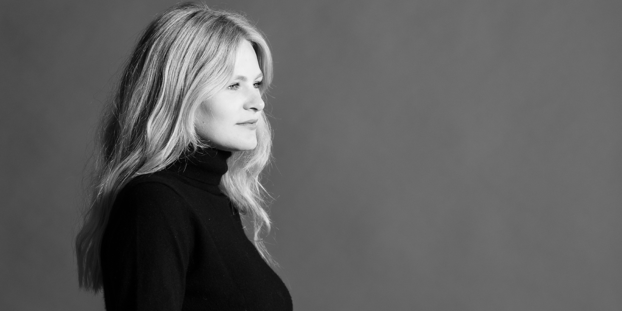 Black and white profile portrait of a blonde woman – photographed by Stephanie Waldstein